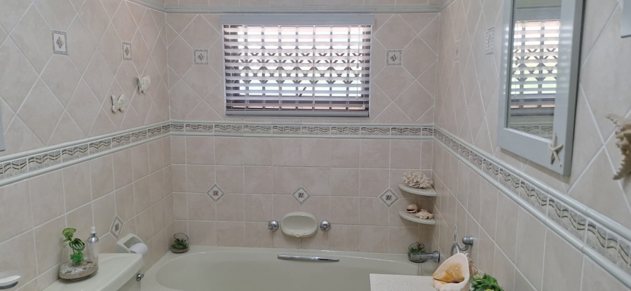 4 Bedroom Property for Sale in Beacon Bay Eastern Cape